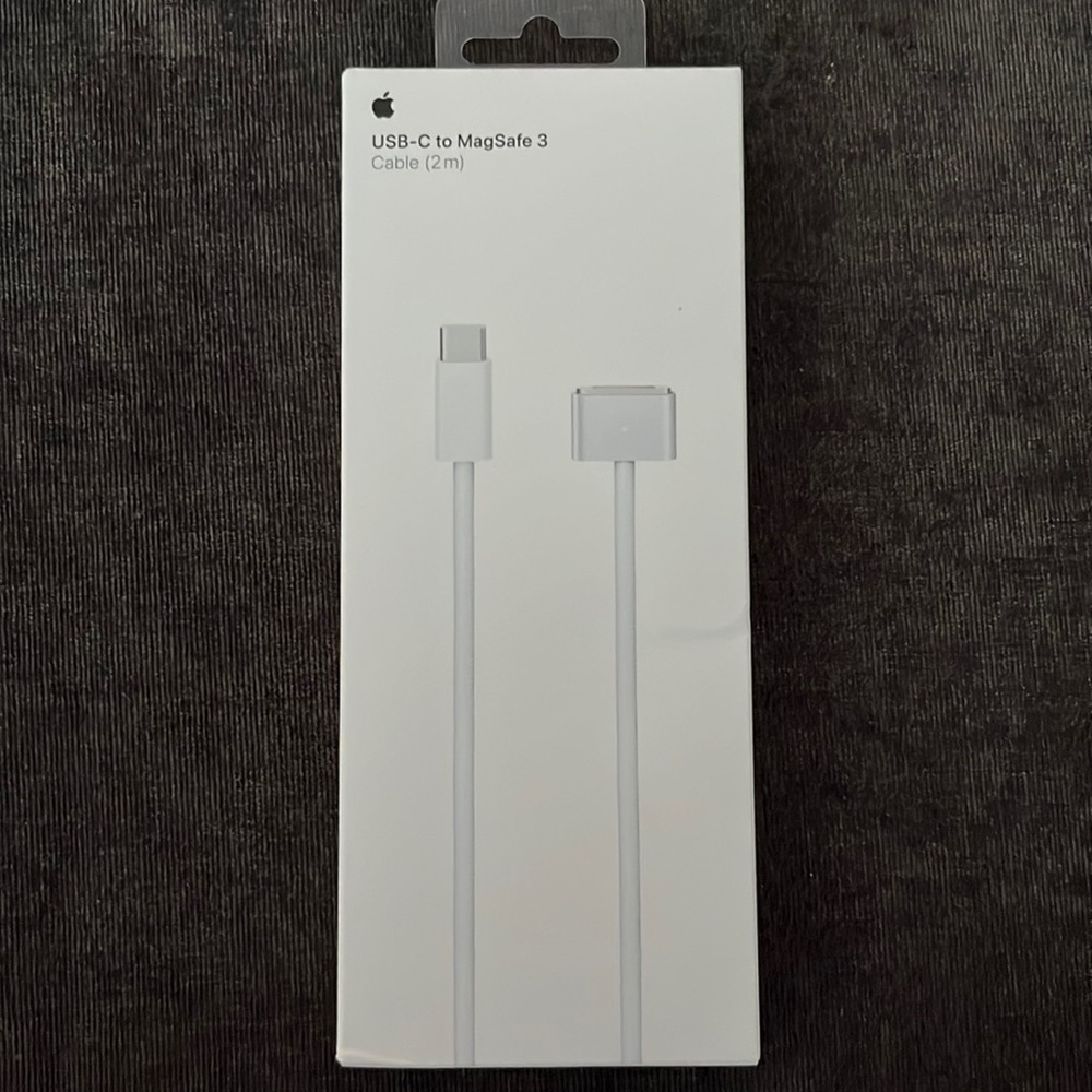 Apple USB-C to MagSafe 3 Cable (2m).